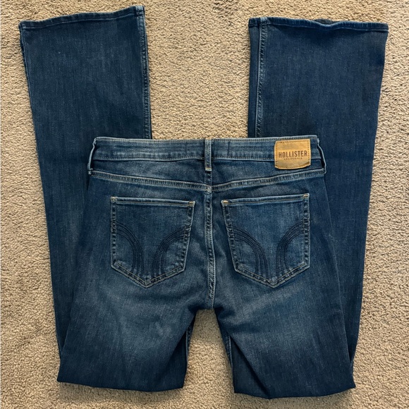 Hollister, low rise, boot, cut jeans. Like new. Size 7L - Picture 2 of 3